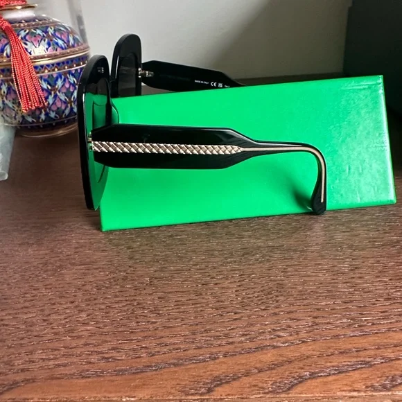 Bottega Veneta Bright Green Logo Card - Picture 2 of 3